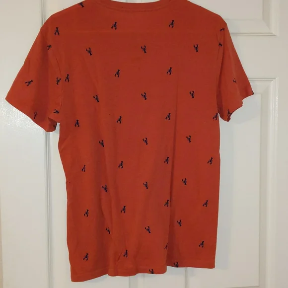 $5 Sale!! Cotton T-shirt with Blue Lobsters - Picture 3 of 3